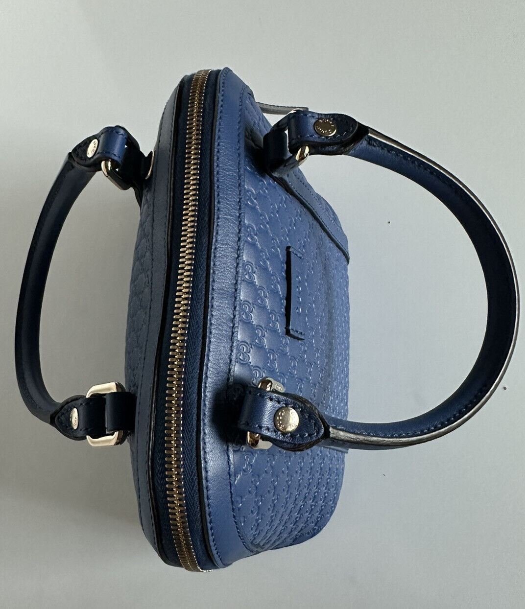 Neue Gucci GG Leder GG Microguccissima Monogramm Kuppeltasche Blau Hergestellt in Italien 