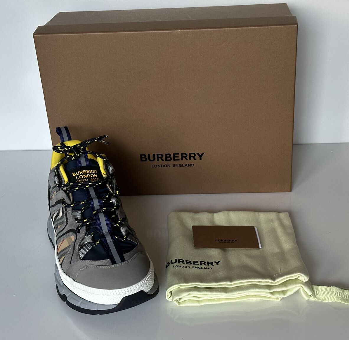 NIB Burberry Herren Union Check Archive Beige Sneakers 9 US (42 Euro) 8053928IT 