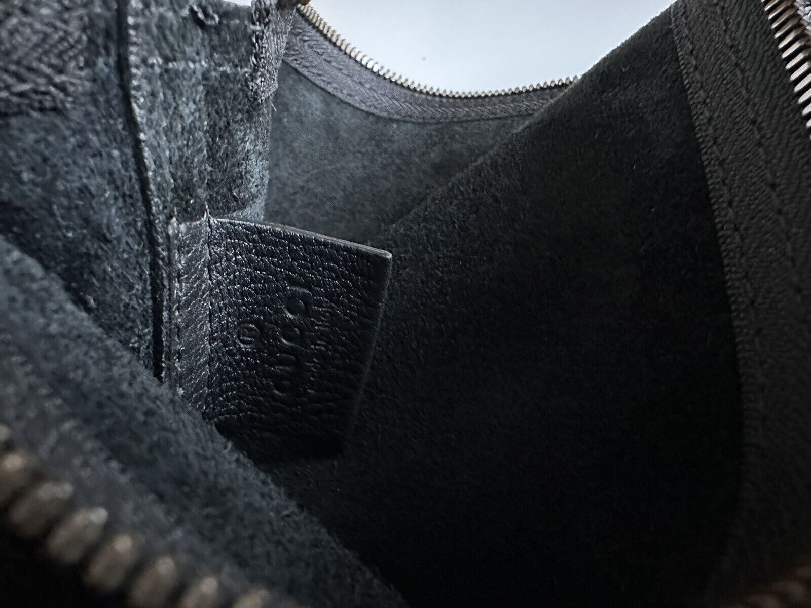 Neue Gucci G Web Gucci Print Reißverschlusstasche in Schwarz, hergestellt in Italien 