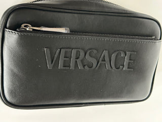 NWT 1000 $ Versace Injection Logo Herren-Umhängetasche aus Kalbsleder Schwarz 1006180 