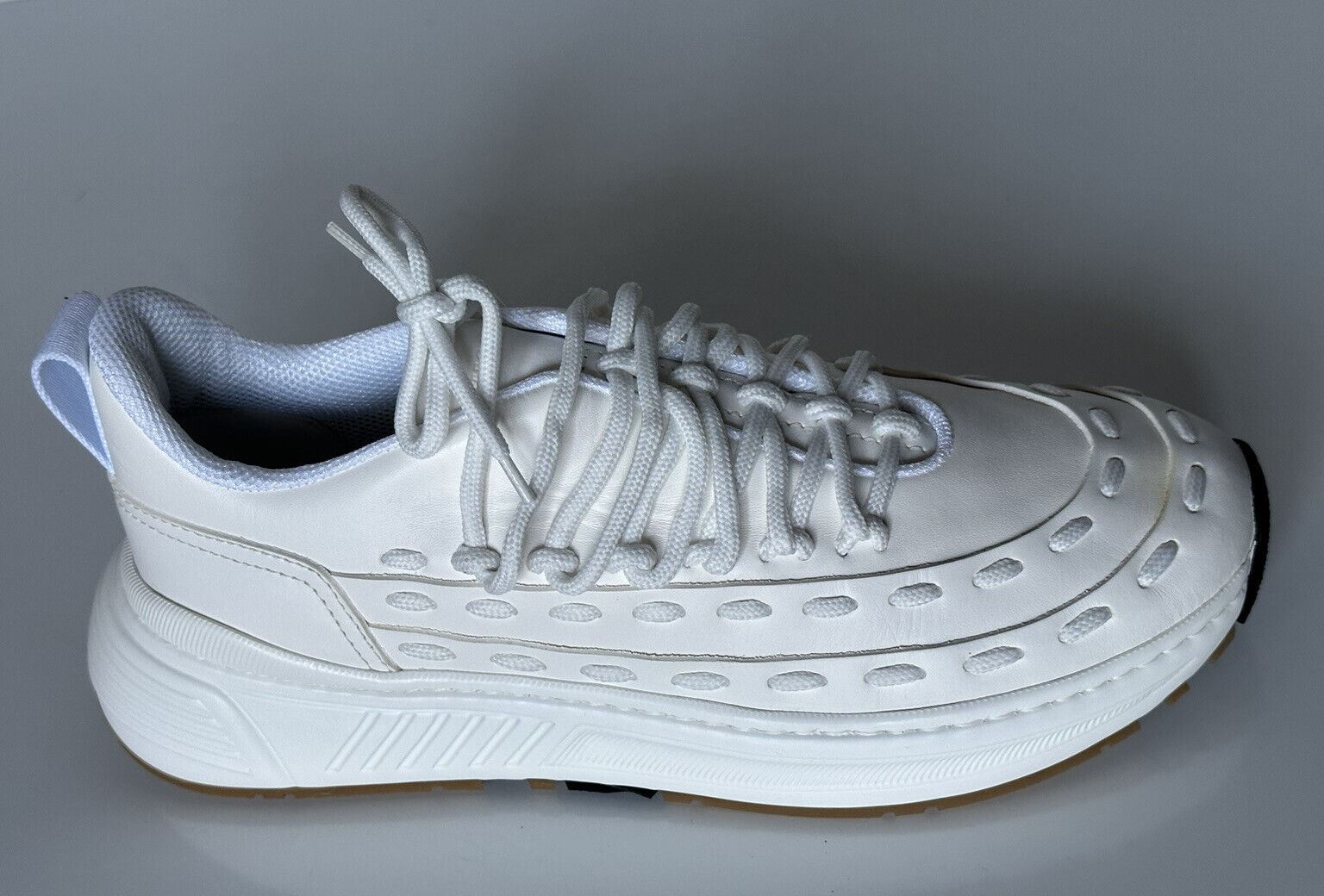 New $950 Bottega Veneta Mens Leather White Sneakers 11 US (44 Euro) 578305