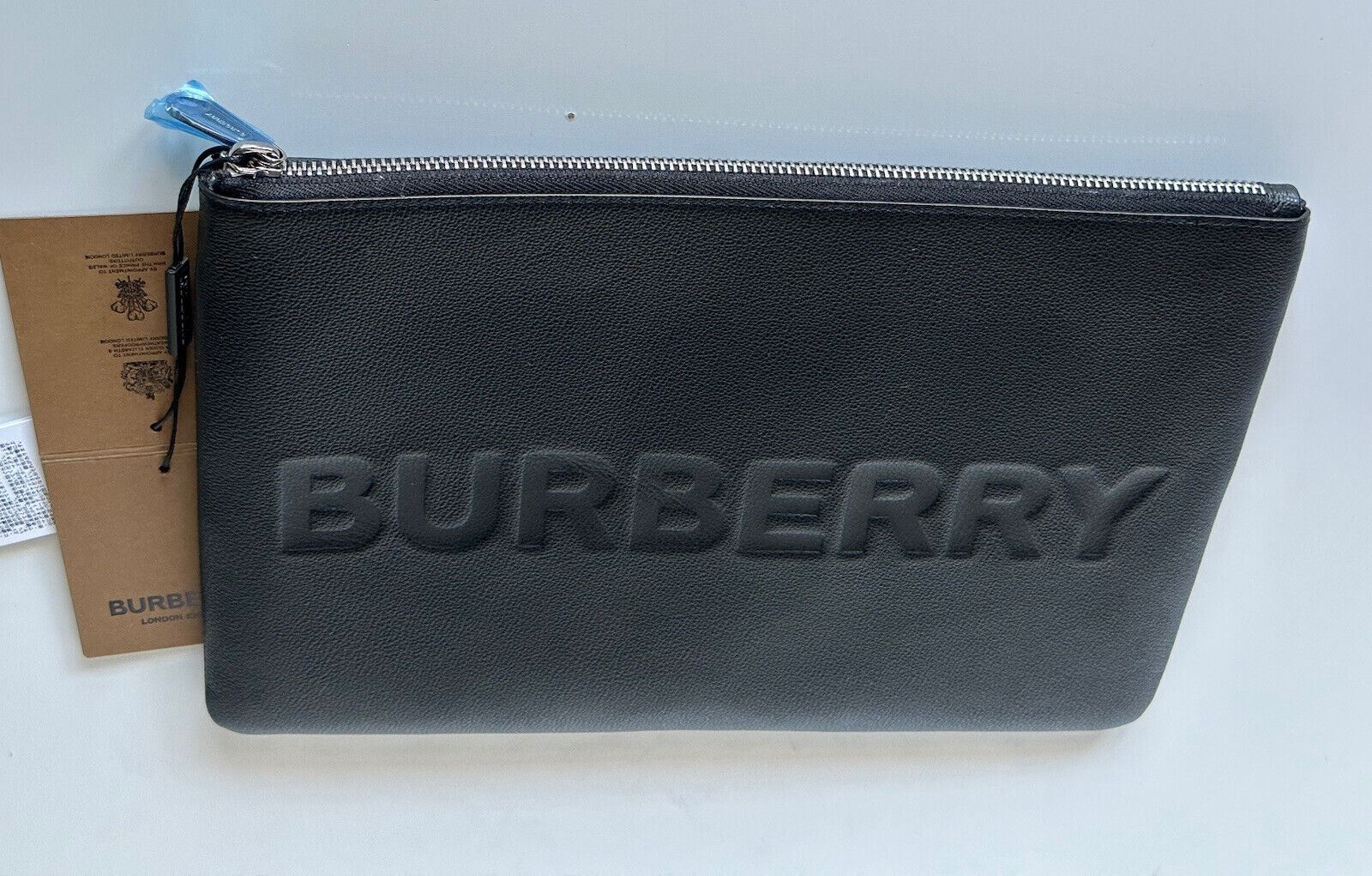 Neu mit Etikett: 550 $ Burberry Black Leather Case Clutch 80528831 