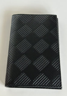Neu mit Etikett: 380 $ Bottega Veneta Reisepasshülle aus geprägtem Leder Schwarz/Silber 667061 IT