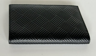 Neu mit Etikett: 380 $ Bottega Veneta Reisepasshülle aus geprägtem Leder Schwarz/Silber 667061 IT