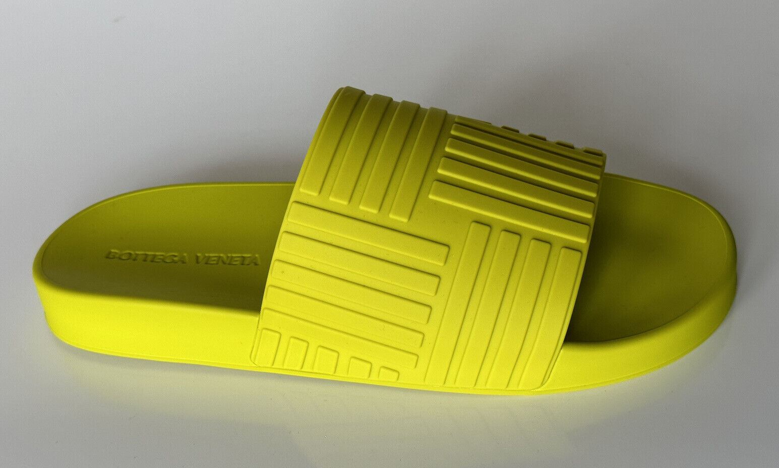 NIB $420 Bottega Veneta Men's Rubber Kiwi Slides Sandals 13 US (46 Euro) 690105