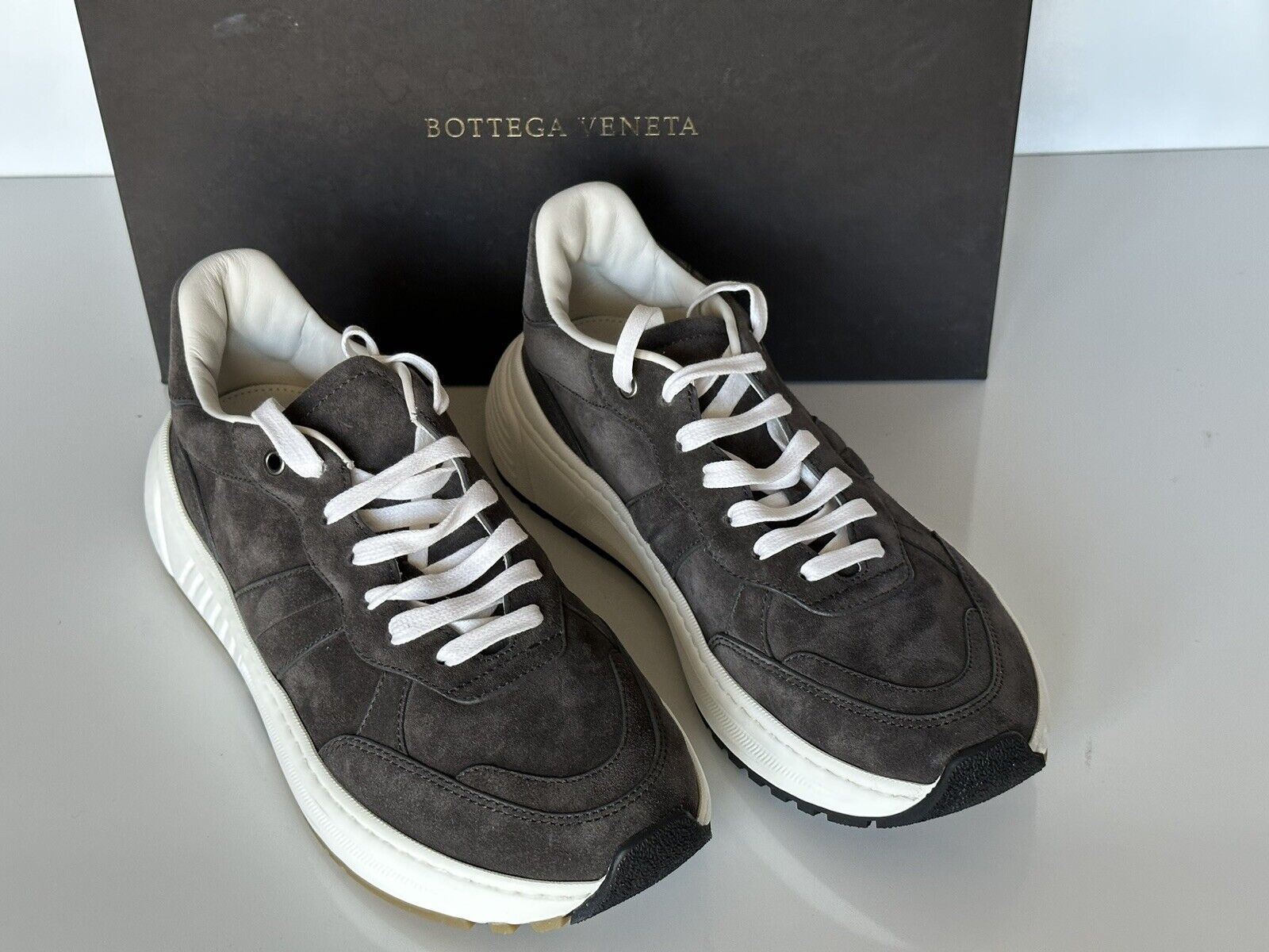 NIB 790 $ Bottega Veneta Herren-Sneaker aus Velours-Wildleder in Grau 8 US 565646 1157 IT