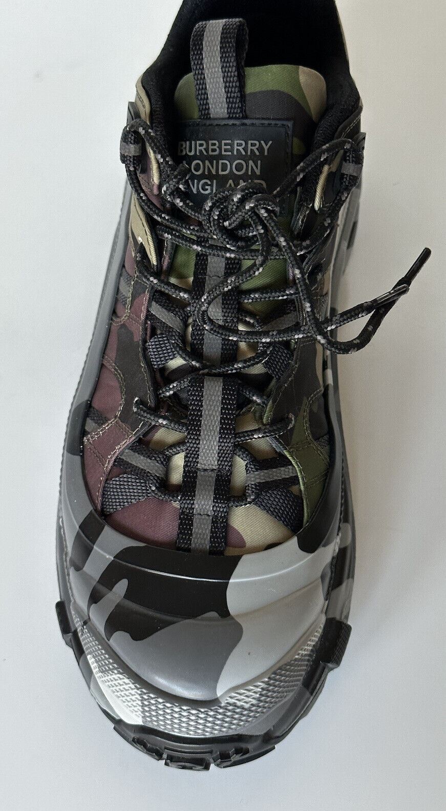 NIB $890 Burberry Men's Arthur Mangrove Green Sneakers 9 US (42 Euro) 8042185 IT
