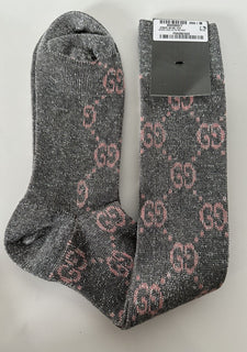 Neu mit Etikett: Gucci Greek Interlocking GG Kniestrümpfe in Silber/Pink Metallic 476525 