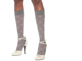 Neu mit Etikett: Gucci Greek Interlocking GG Kniestrümpfe in Silber/Pink Metallic 476525 