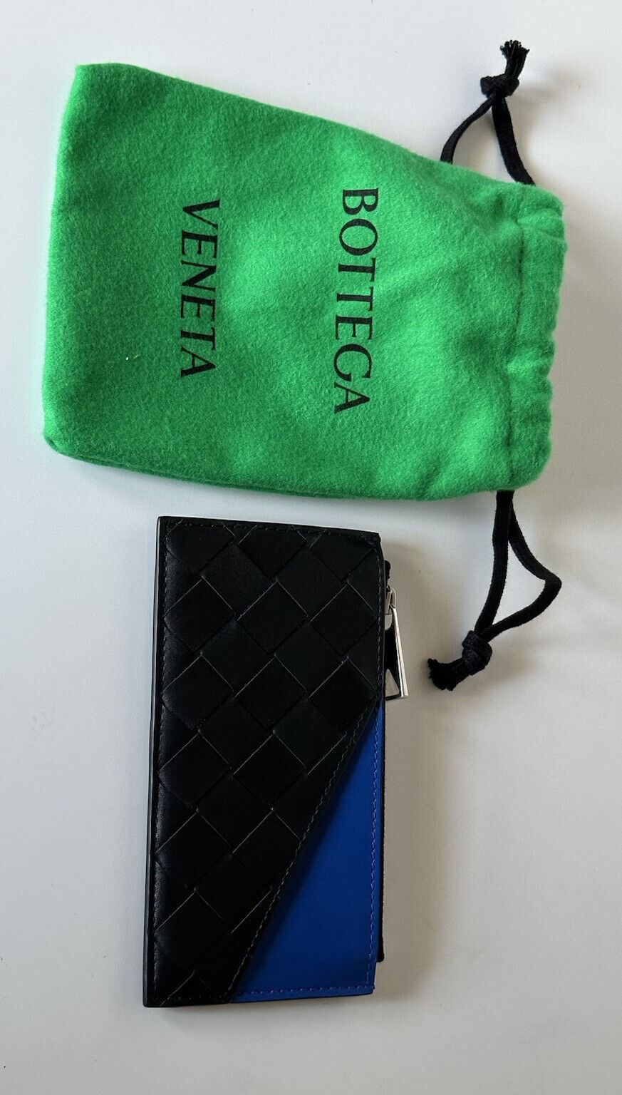 Neue Bottega Veneta Slim-Geldbörse aus Leder mit Intreccio-Webmuster in Schwarz/Blau, hergestellt in Italien