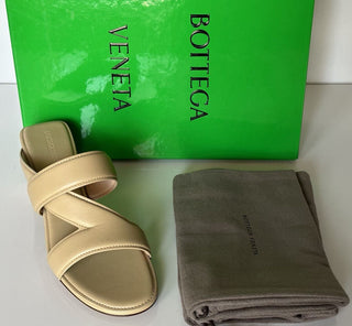 NIB $ 840 Bottega Veneta Kalbsleder Mule Sandalen Schuhe Cane Sugar 9 US 651376 