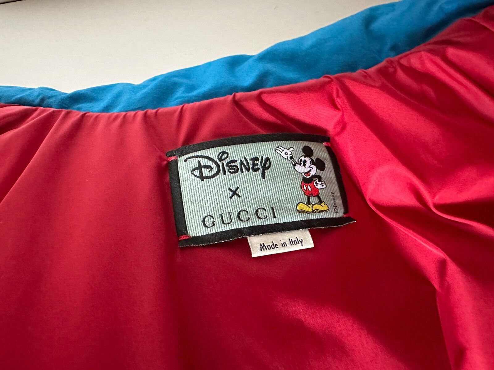 Neu mit Etikett: Gucci Herren-Mickey-Mouse-Disney-Blaujacke mit Kapuze, Größe L (42 US), 608978