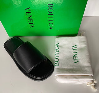 NIB $ 690 Bottega Veneta Herren-Sandalen aus Wiener Kalbsleder Schwarz 7 US 667087 IT 