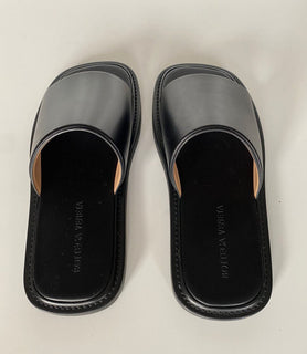NIB $ 690 Bottega Veneta Herren-Sandalen aus Wiener Kalbsleder Schwarz 7 US 667087 IT 