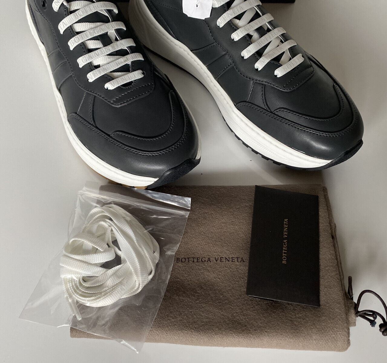 NIB $ 850 Bottega Veneta Herren-Sneaker aus grauem Kalbsleder 8 US 565646 2015