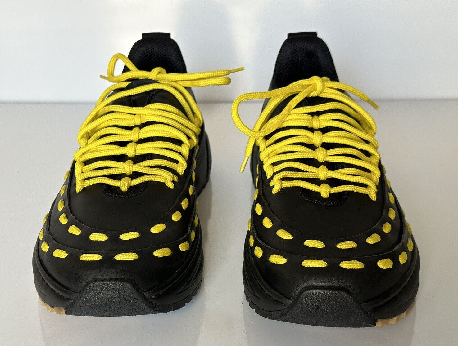 NIB $950 Bottega Veneta Mens Leather Black/Yellow Sneakers 9.5 US 578305 1013