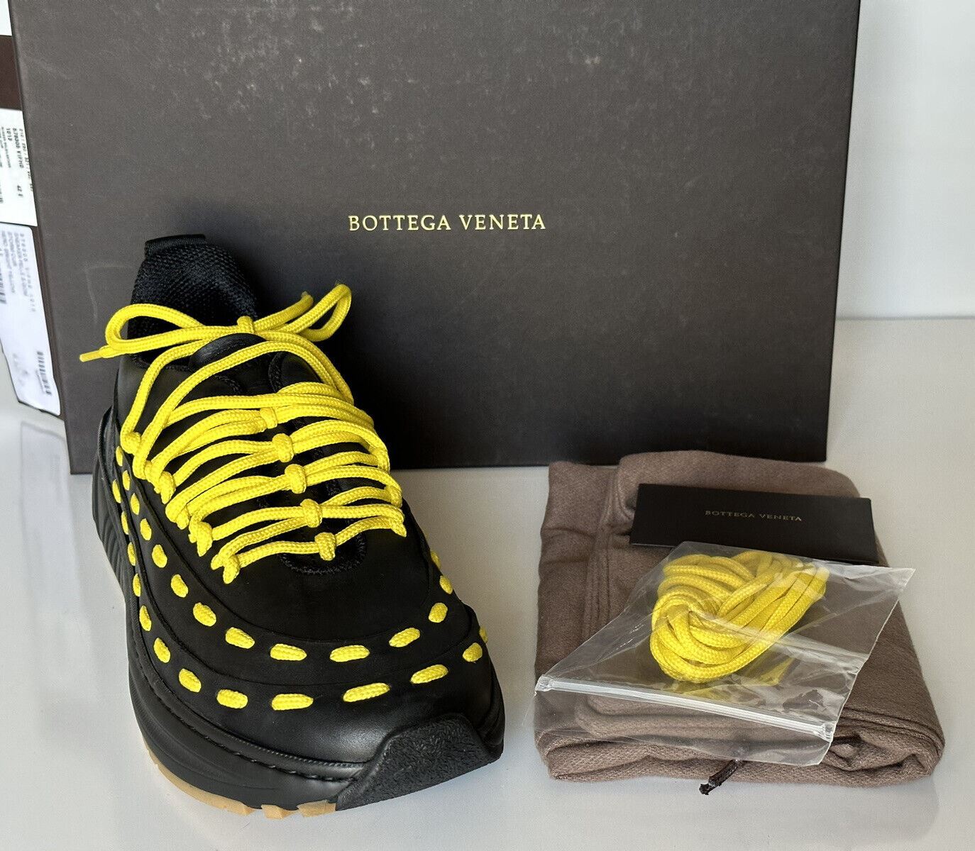 NIB $950 Bottega Veneta Mens Leather Black/Yellow Sneakers 8.5 US 578305 1013