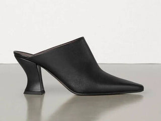NIB $ 760 Bottega Veneta Napa Leder Black Almond Toe Mules Schuhe 8 US 608838 IT