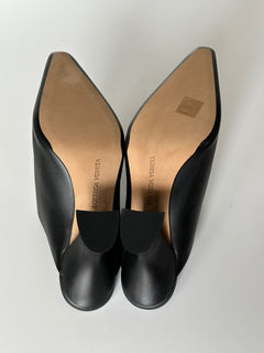 NIB $ 760 Bottega Veneta Napa Leder Black Almond Toe Mules Schuhe 8 US 608838 IT