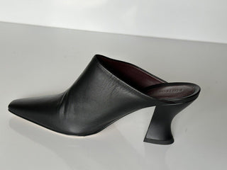NIB $ 760 Bottega Veneta Napa Leder Black Almond Toe Mules Schuhe 8 US 608838 IT