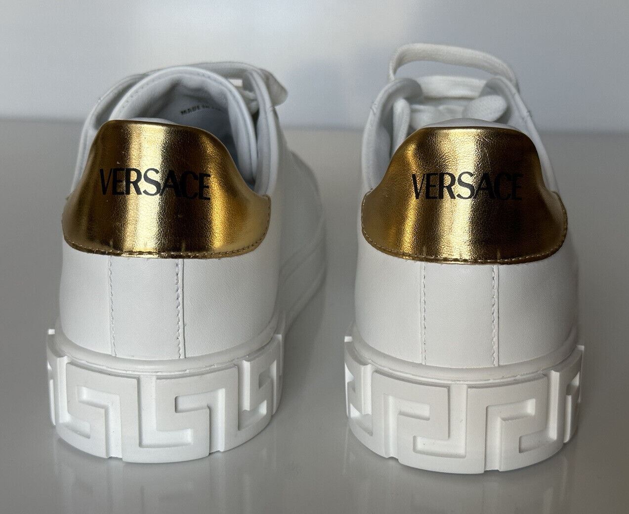NIB Versace Low Top Damen-Sneaker aus weißem Leder, 9 US (39 Euro), hergestellt in Italien 