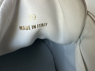 NIB Versace Low Top Damen-Sneaker aus weißem Leder, 9 US (39 Euro), hergestellt in Italien 