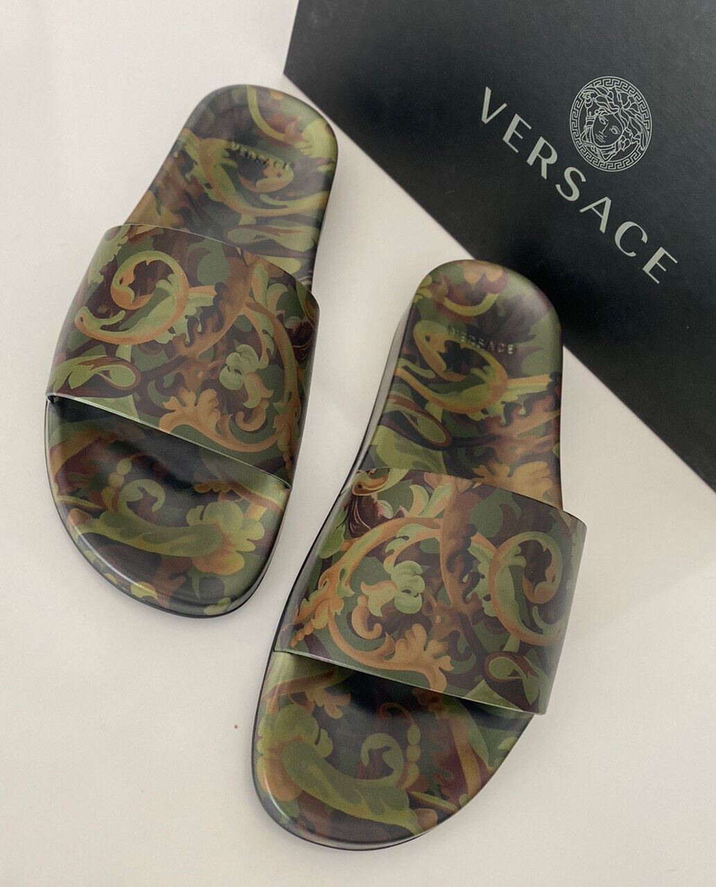 NIB $395 Versace Baroccoflage Slides Sandalen Khaki 8 US (41 Euro) IT DSU6516 
