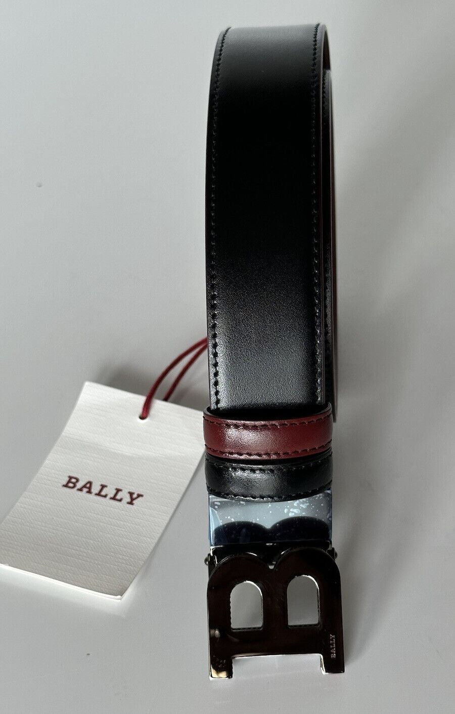 Neu mit Etikett: 450 $ Bally Herrengürtel mit doppelseitiger B-Schnalle, Schwarz/Rot, 44/110 IT 6301461001 