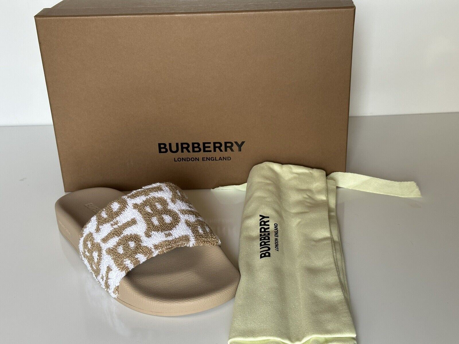 NIB $490 Burberry Furley Womens TB Beige/White Slides Sandals 11 US (41) 8056745