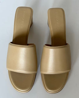 NIB $ 760 Bottega Veneta Kalbsleder Sandalen Schuhe Rohrzucker 9 US 651378 Italien 