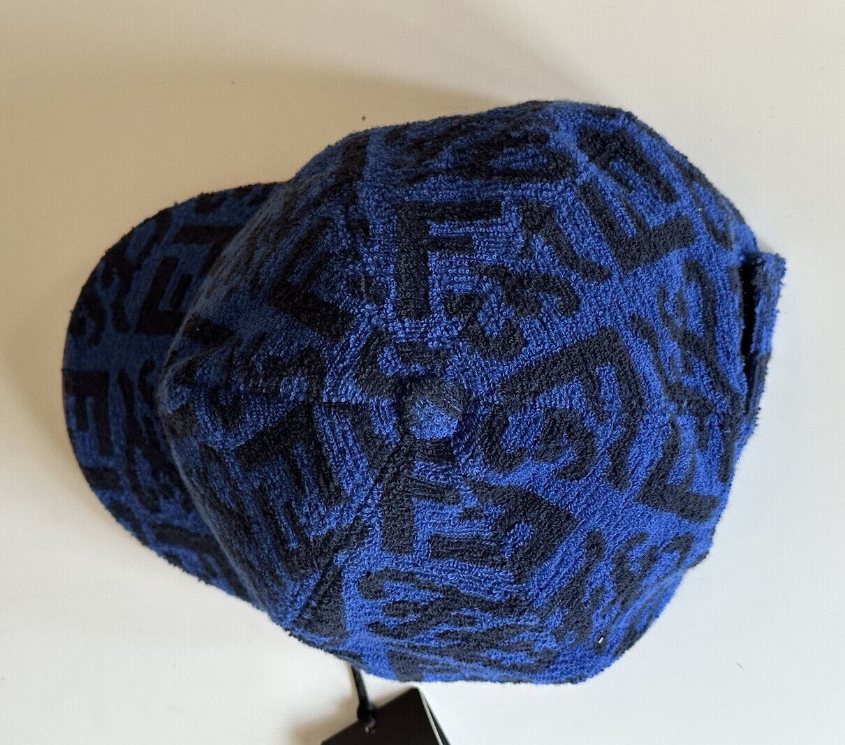 Бейсбольная кепка Fendi из махровой ткани, синяя/красная шляпа, Сделано в Италии, FXQ776, NWT, 530 долларов США. 