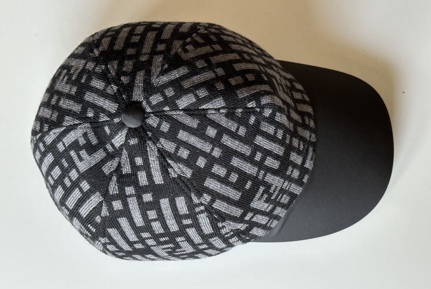NWT $530 Fendi Logo Baseball Cap Grey/Black Hat Made in Italy FXQ782
