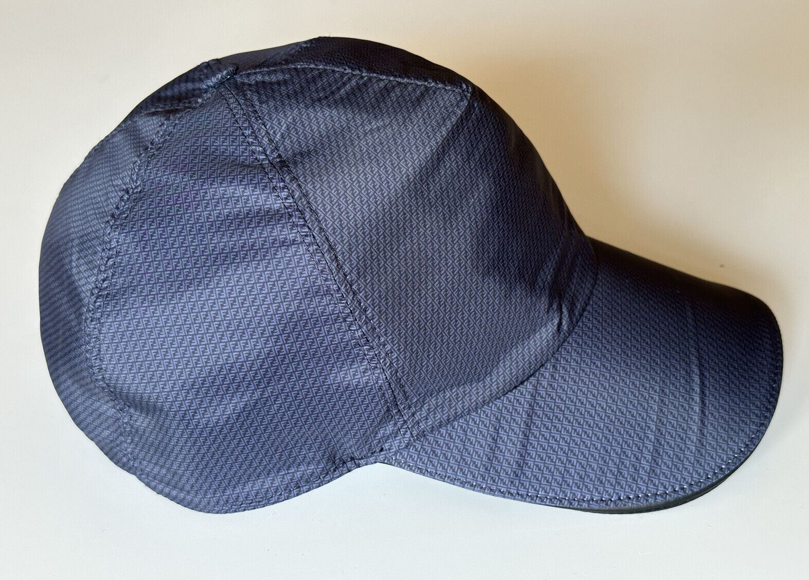 Бейсболка Fendi за 550 долларов США, темно-синяя шляпа, сделано в Италии FXQ768 