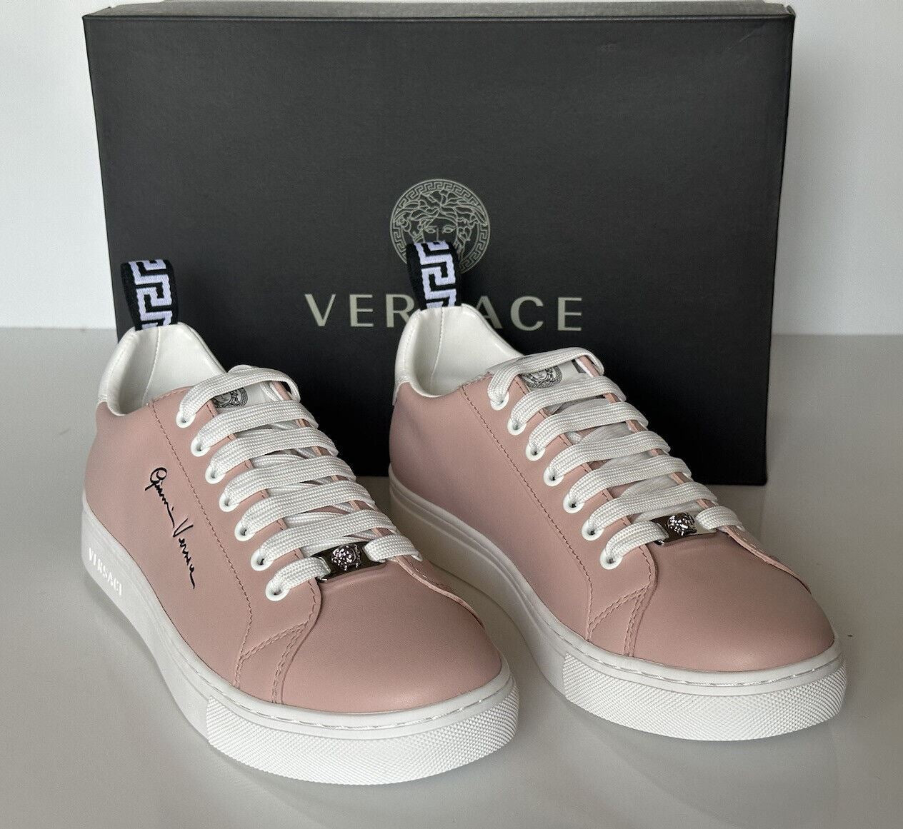 СПИ $750 Versace Low Top Румяные/белые кожаные кроссовки 9 США (39 евро) 1002773 