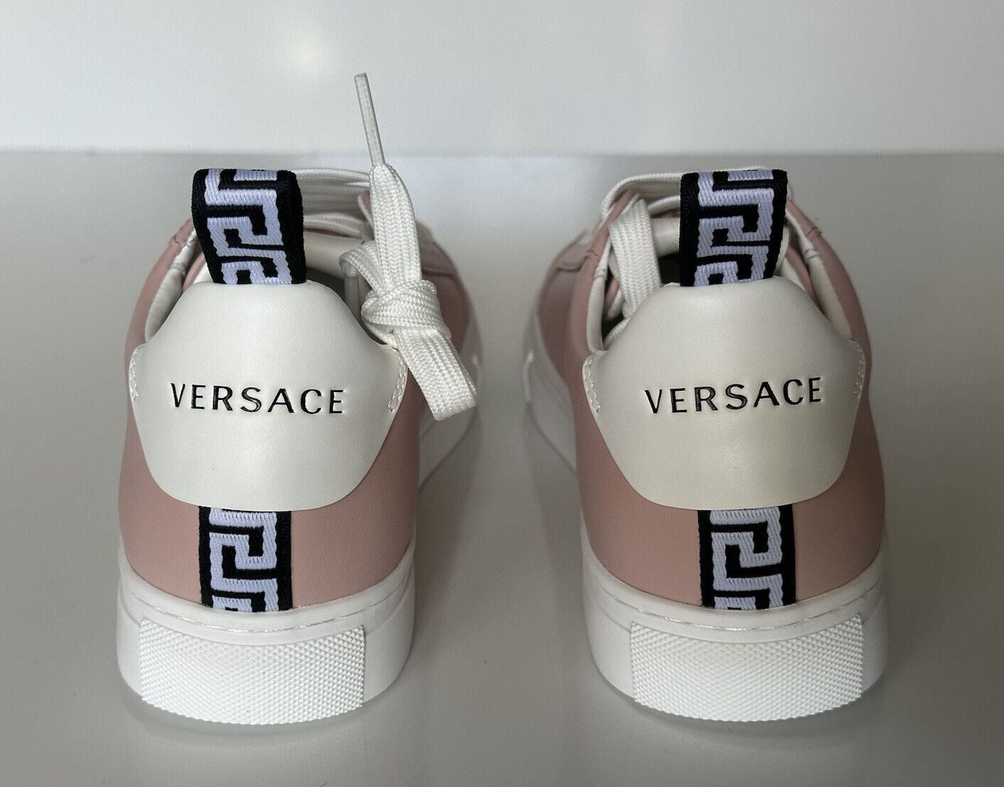 СПИ $750 Versace Low Top Румяные/белые кожаные кроссовки 9 США (39 евро) 1002773 