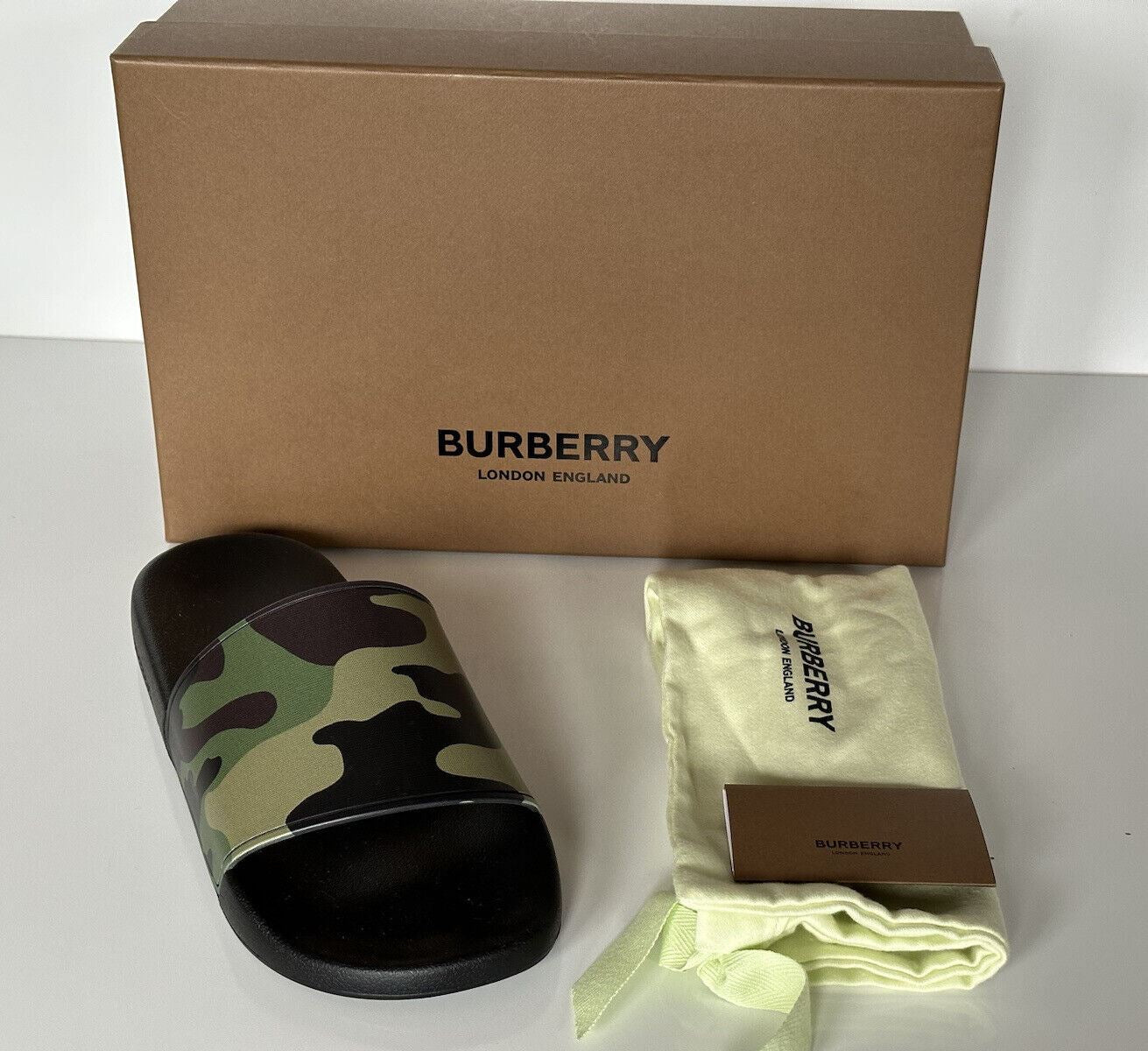 NIB $ 370 Burberry Camouflage Green Slides Sandalen 10 US (43 Euro) 8042712 