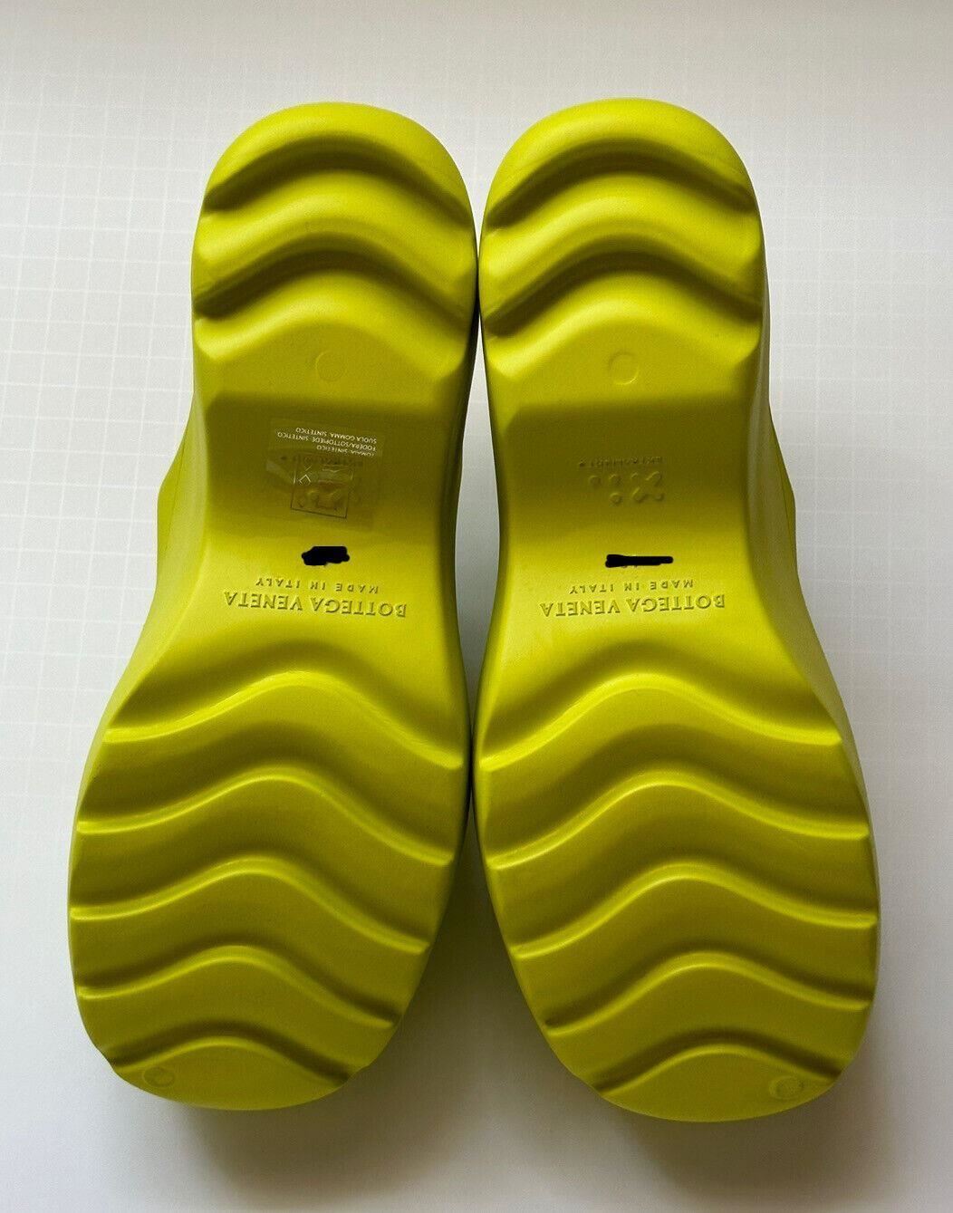 NIB $510 Bottega Veneta Rubber Kiwi Slipper Sandals Clogs 9 US (42 Euro) 690102