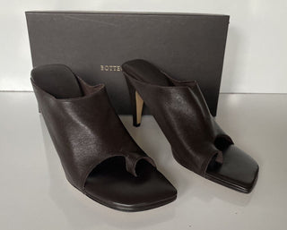 Кожаные мюли Bottega Veneta и коричневые туфли с высоким эффектом союзки (NIB) за 920 долларов США 9, США 618760 