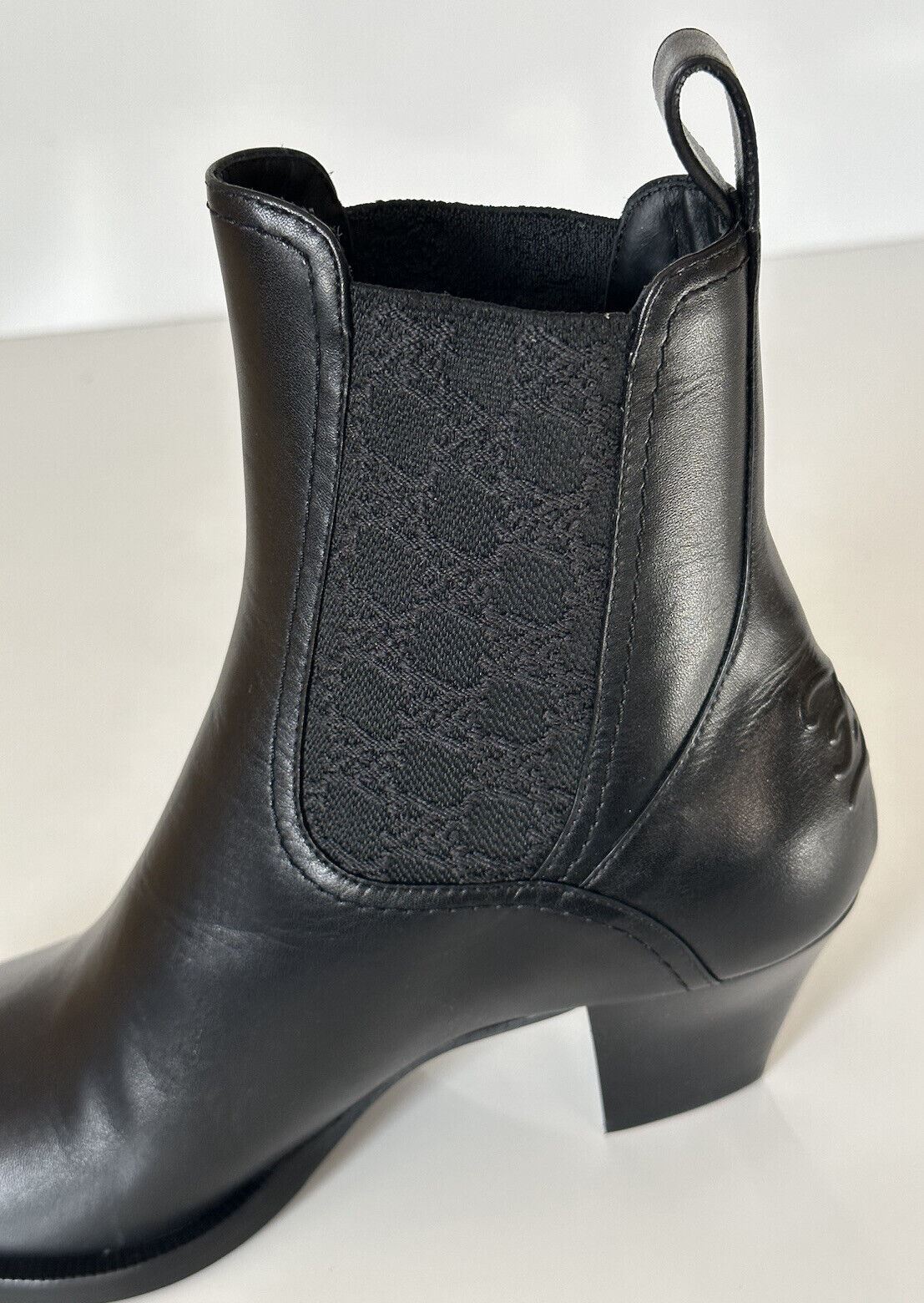 NIB $1100 Fendi Black Soft Calf Leather Ankle Height Boots 8 US (38 Euro) IT