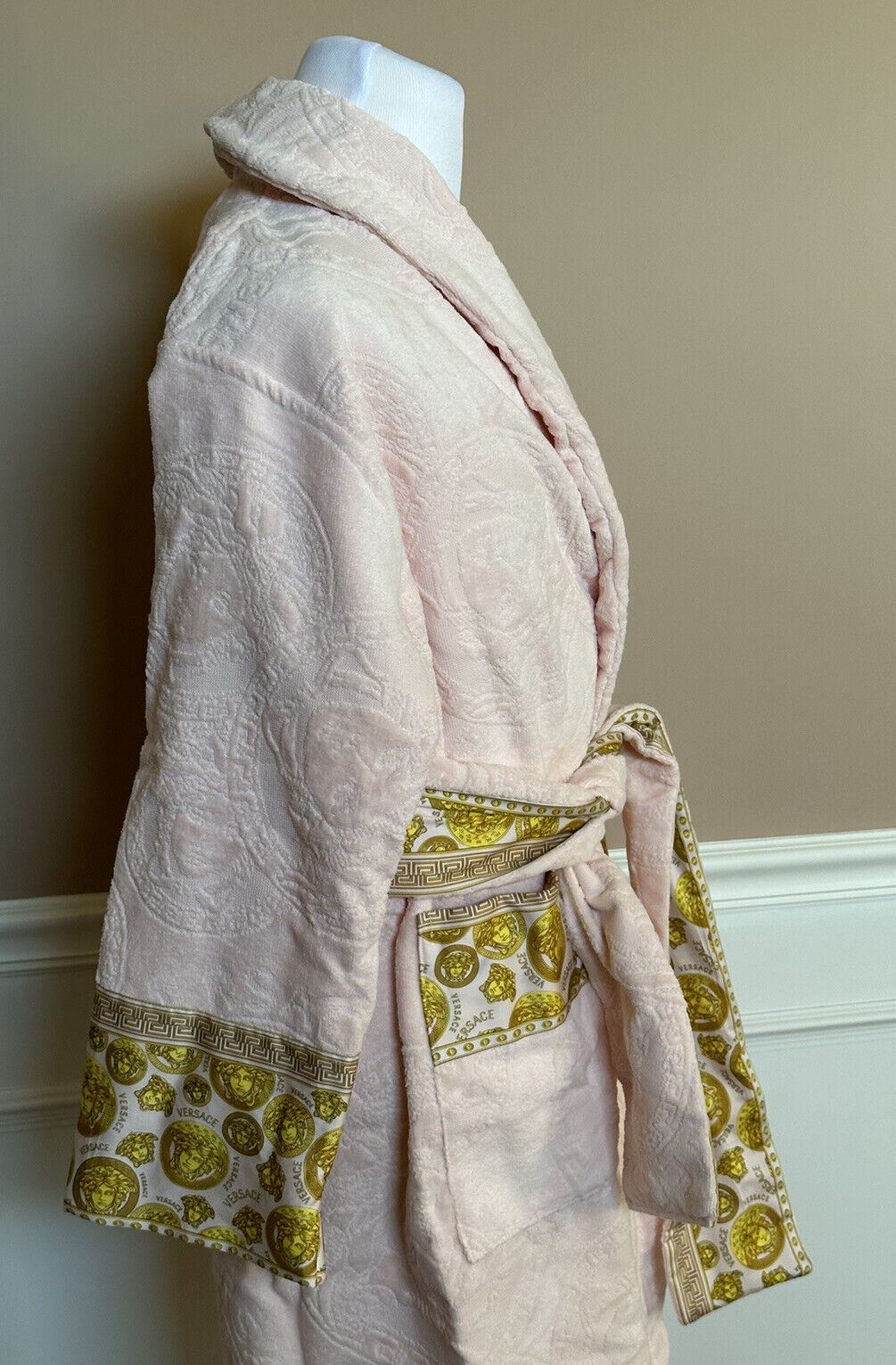 СЗТ $1500 Versace Махровый банный халат Versace Medusa Розовый, средний ZACJ00008 