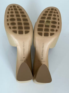 NIB $760 Bottega Veneta Calf Leather Sandals Shoes Cane Sugar 8 US 651378 Italy