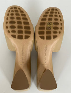 Сандалии Bottega Veneta из телячьей кожи за 760 долларов США Cane Sugar 10 США 651378 IT