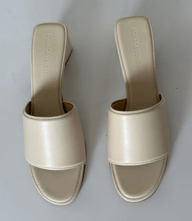 Сандалии Bottega Veneta из телячьей кожи, белые, 7,5, США, 651378, Италия, 760 долларов США. 