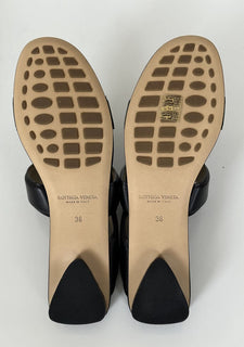 NIB Сандалии-мулы Bottega Veneta из телячьей кожи, черные 8, США 651374 