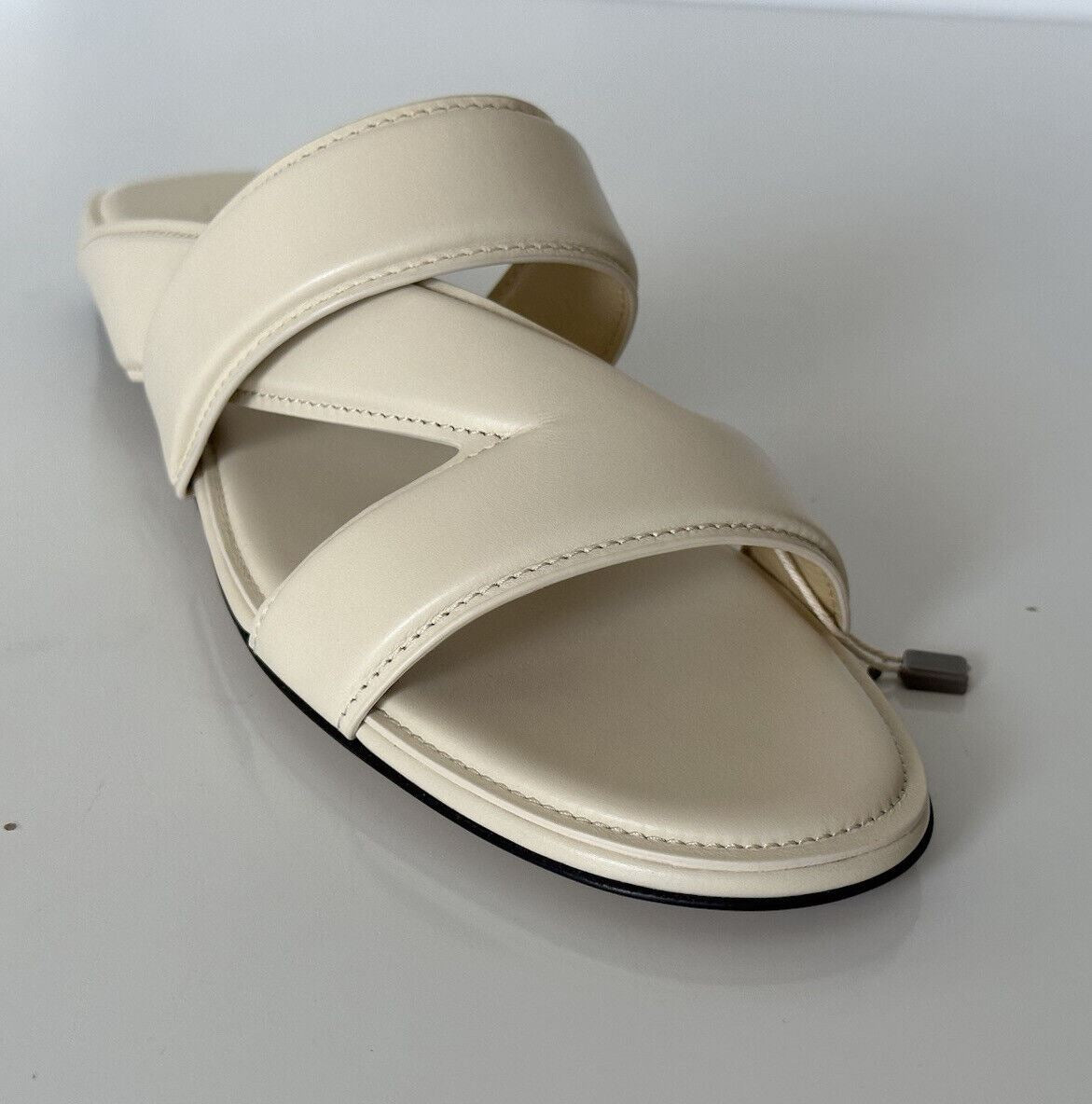 NIB $ 760 Bottega Veneta Kalbsleder Mule Sandalen Schuhe Sea Salt 7,5 US 651374 