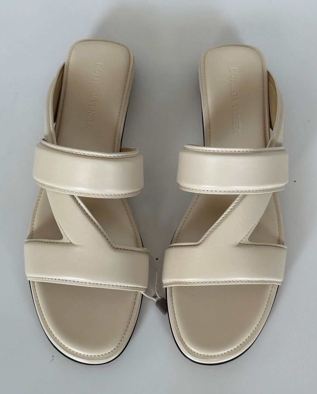 NIB $ 760 Bottega Veneta Kalbsleder Mule Sandalen Schuhe Sea Salt 7,5 US 651374 