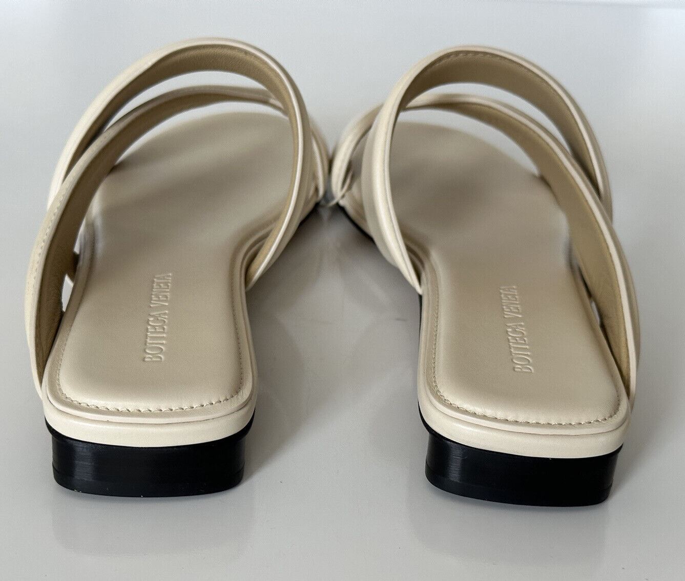 NIB $ 760 Bottega Veneta Kalbsleder Mule Sandalen Schuhe Sea Salt 7,5 US 651374 