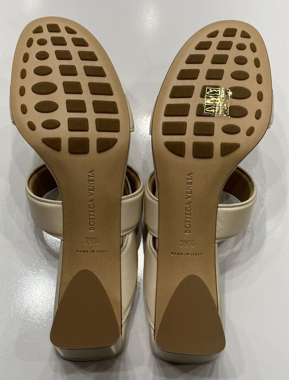 NIB $ 840 Bottega Veneta Kalbsleder Mule Sandalen Schuhe Sea Salt 8,5 US 651376 