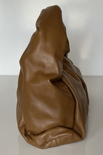Neu mit Etikett: 3.000 $ Bottega Veneta Mittelgroße Hobo-Umhängetasche aus Leder Teak-Gold 610524 Italien