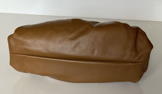 Neu mit Etikett: 3.000 $ Bottega Veneta Mittelgroße Hobo-Umhängetasche aus Leder Teak-Gold 610524 Italien